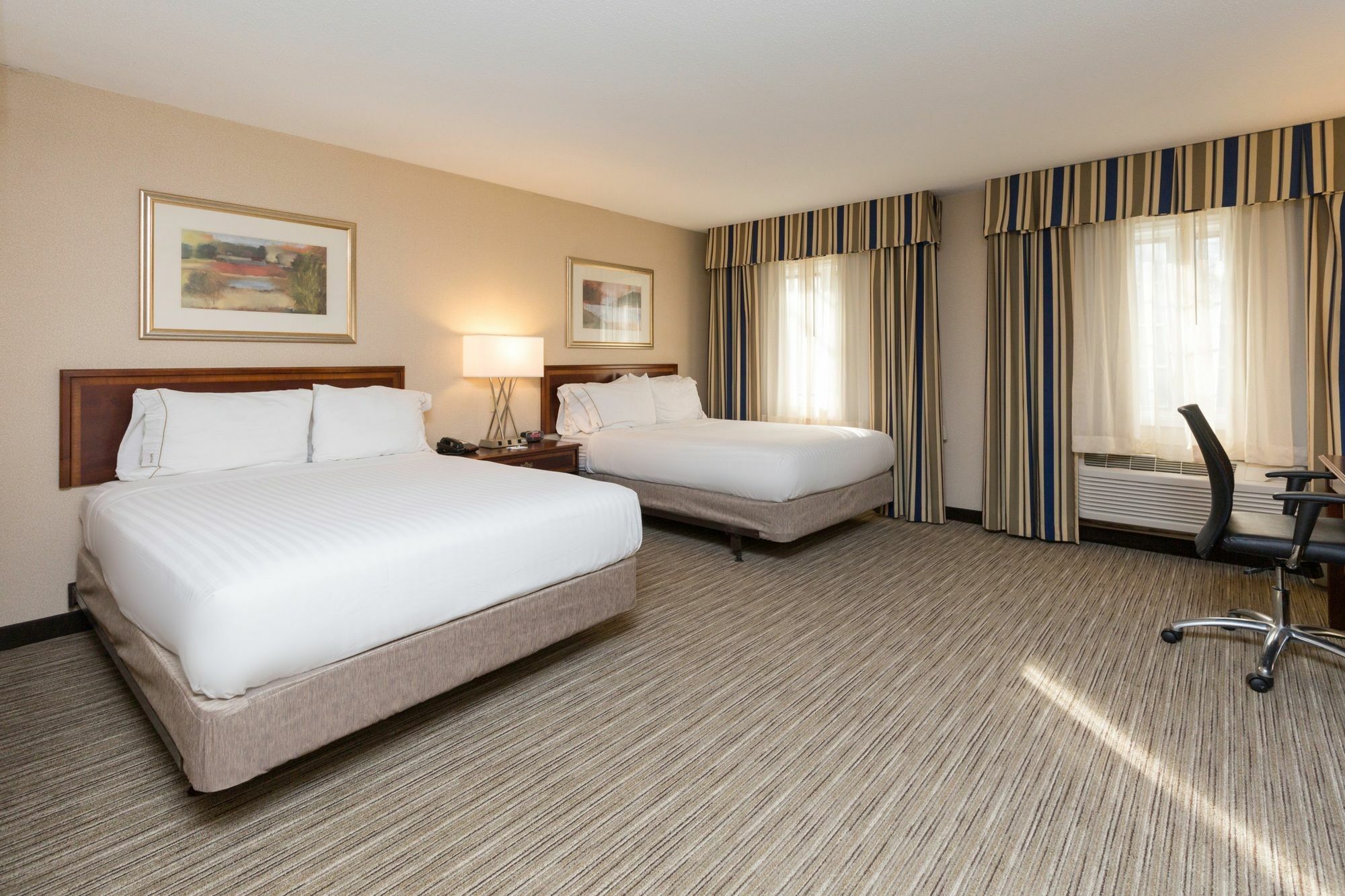 Holiday Inn Express Des Moines-At Drake University, An Ihg Hotel Zewnętrze zdjęcie