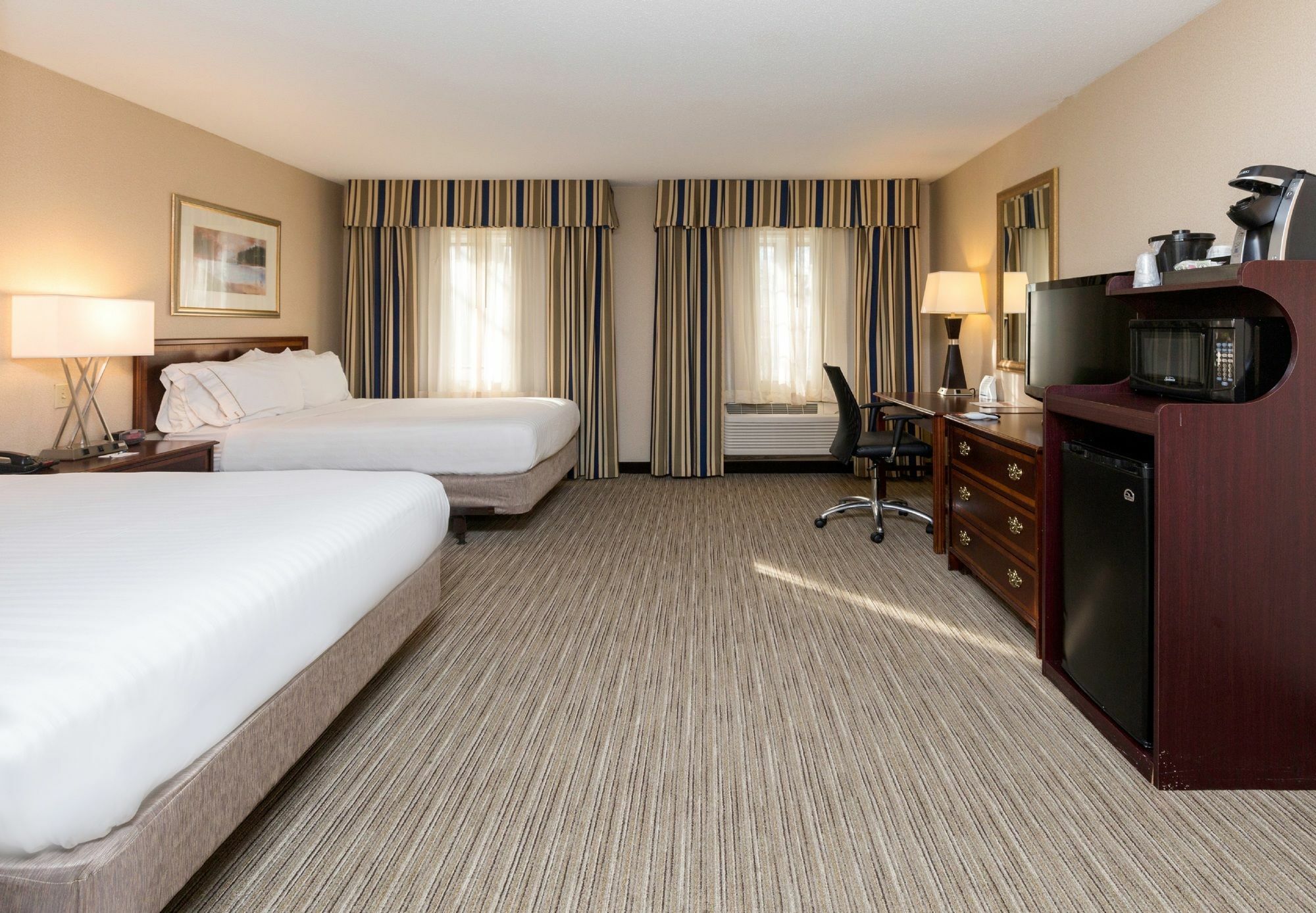 Holiday Inn Express Des Moines-At Drake University, An Ihg Hotel Zewnętrze zdjęcie