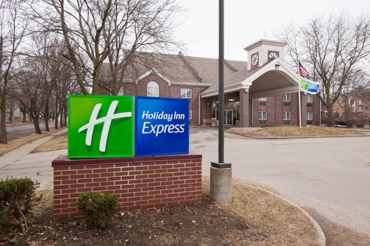 Holiday Inn Express Des Moines-At Drake University, An Ihg Hotel Zewnętrze zdjęcie