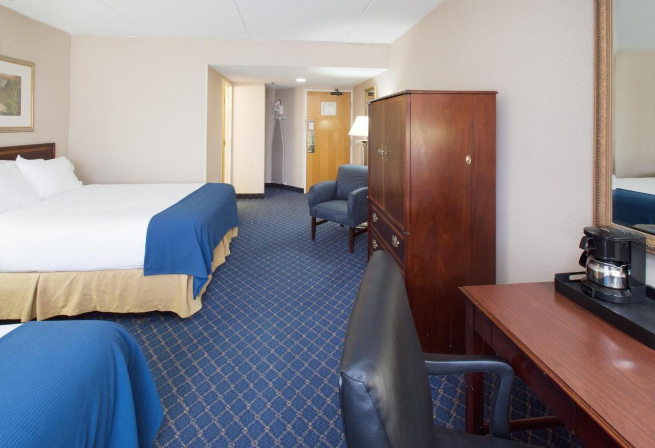 Holiday Inn Express Des Moines-At Drake University, An Ihg Hotel Zewnętrze zdjęcie